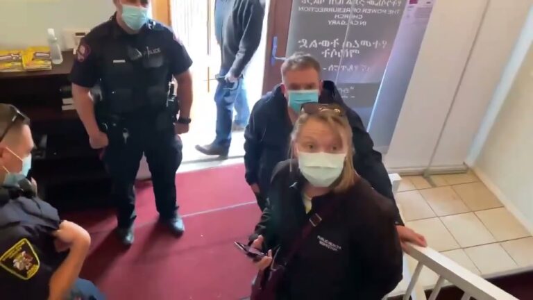 Canada: Pastor que echó a la policía de su iglesia dice que la redada le recordó el comunismo