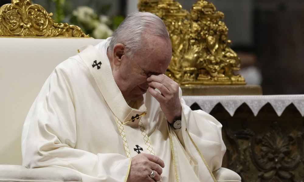 Le gritan al Papa Francisco: “Dios lo rechaza, usted no es rey”